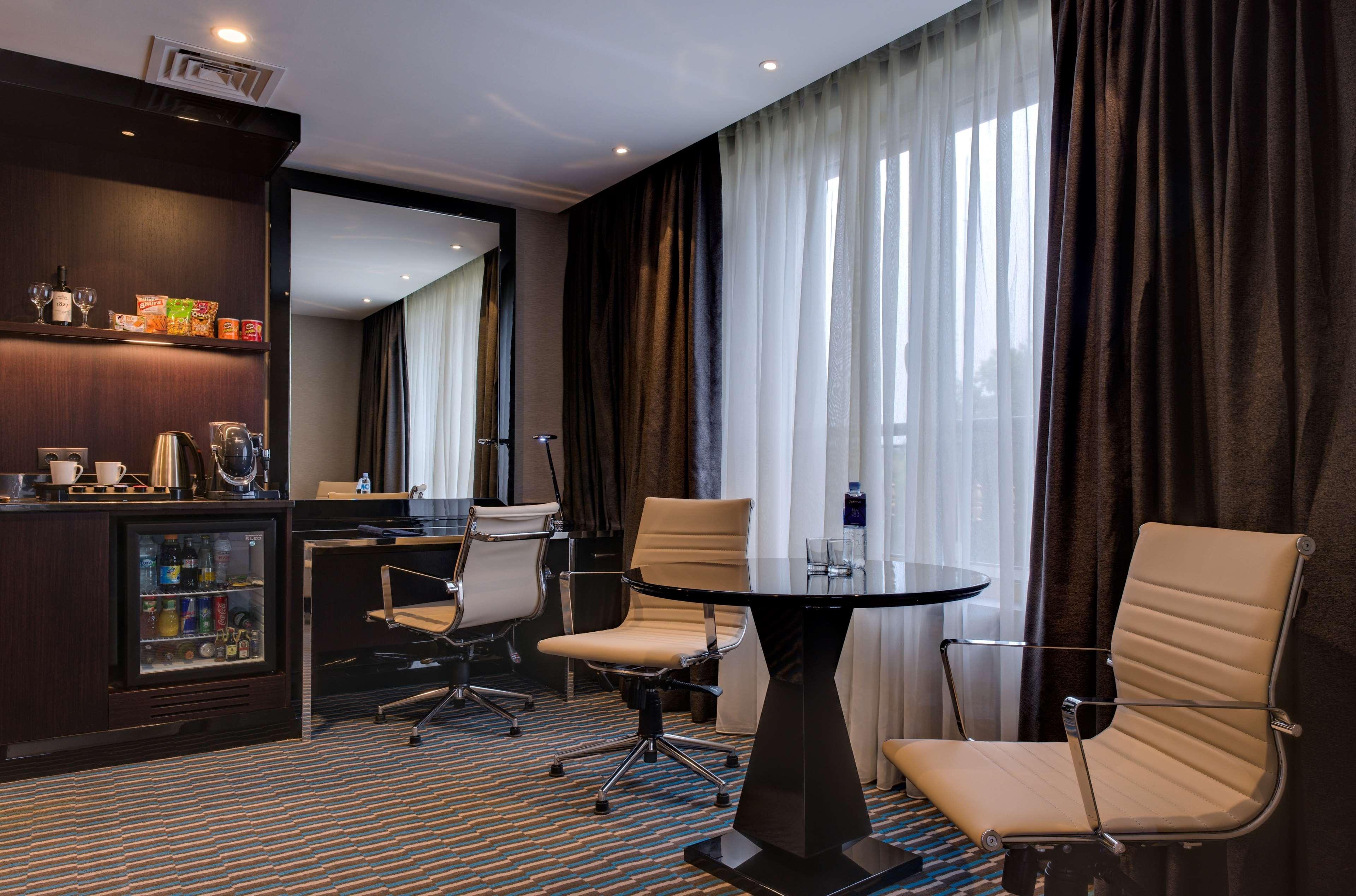 Radisson Blu Leogrand Hotel Chisinau Exterior foto