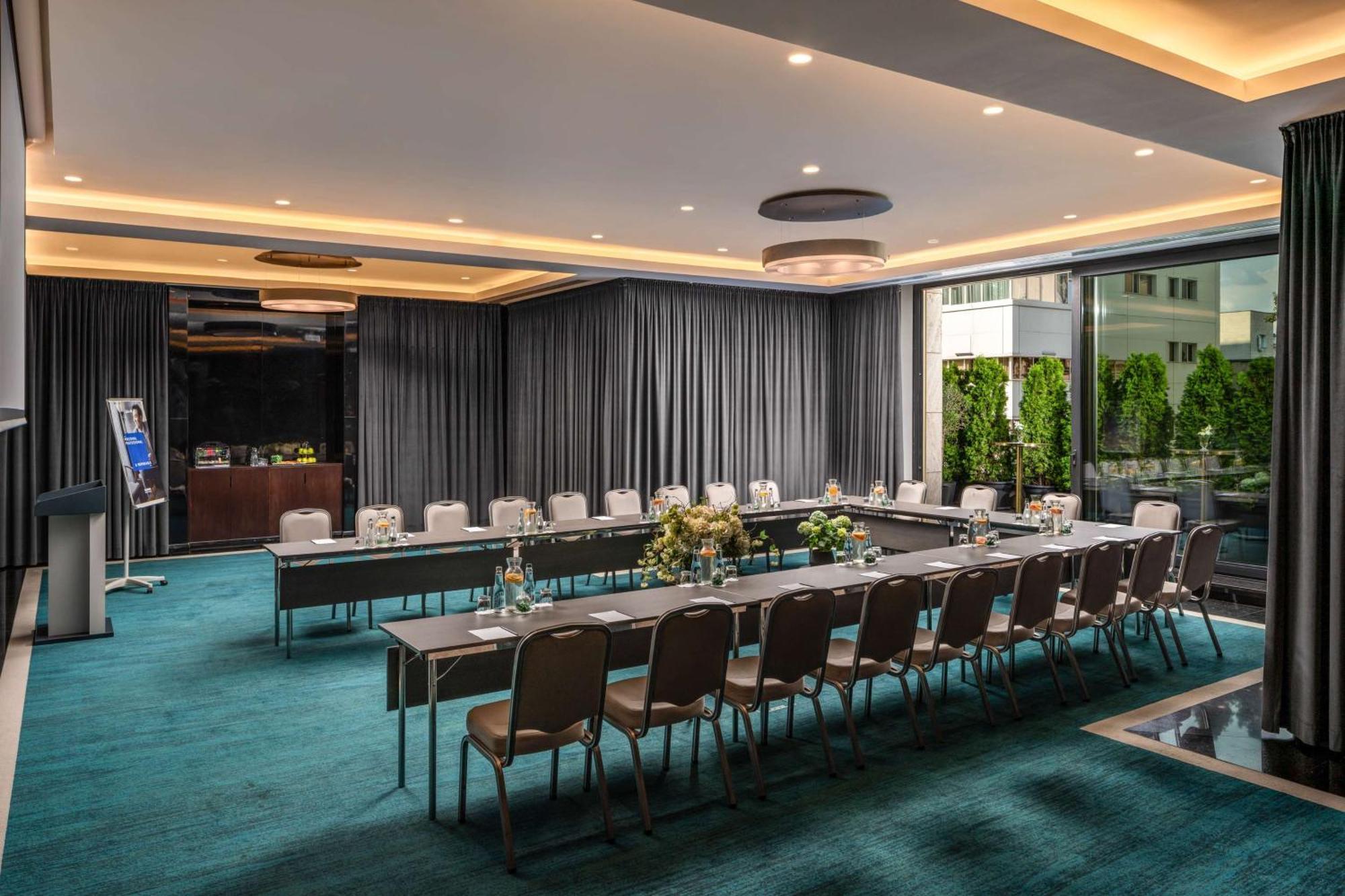 Radisson Blu Leogrand Hotel Chisinau Exterior foto