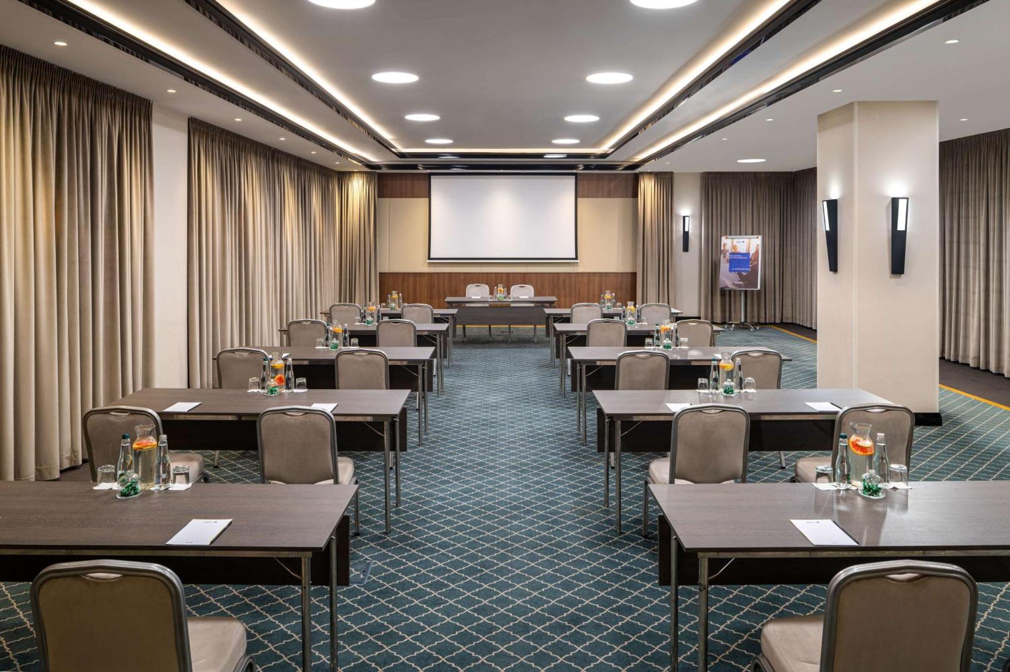 Radisson Blu Leogrand Hotel Chisinau Exterior foto